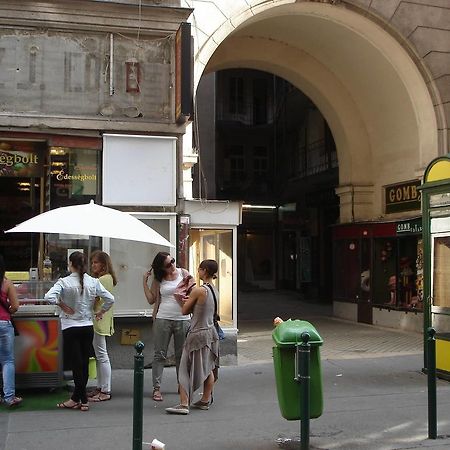 Romantic Centrum Apartman Budapeste Exterior foto