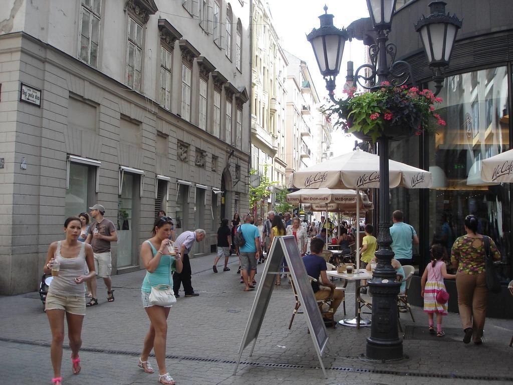 Romantic Centrum Apartman Budapeste Exterior foto